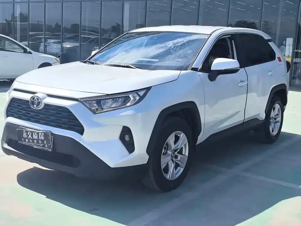 Toyota RAV4 — фото 1