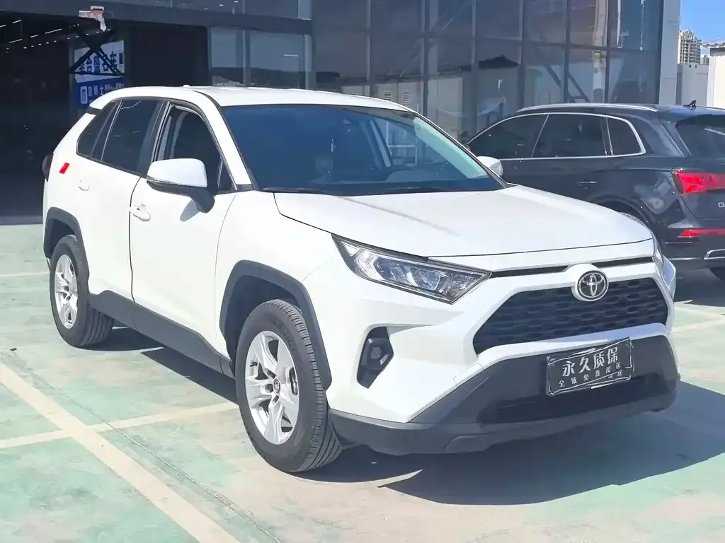 Toyota RAV4 — фото 7