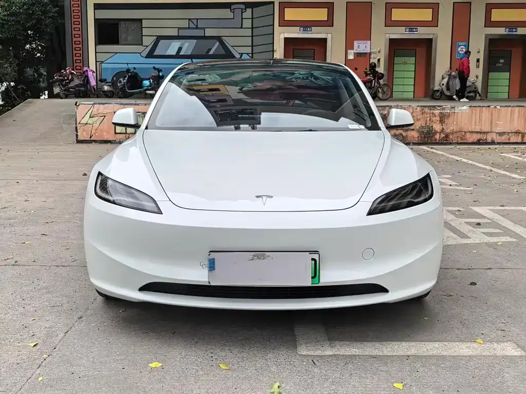 Tesla Model 3 — фото 4