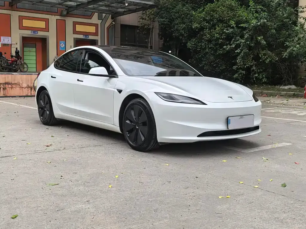 Tesla Model 3 — фото 10