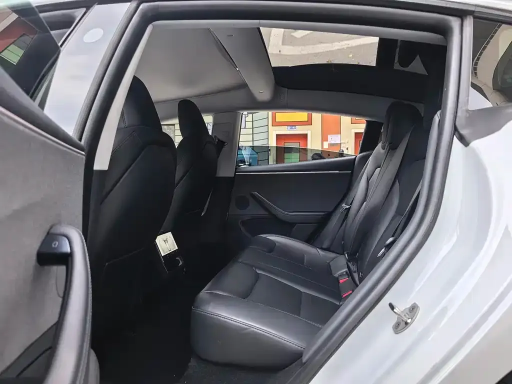 Tesla Model 3 — фото 6