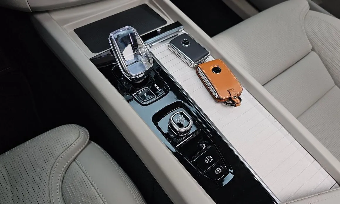 Volvo XC60 — фото 10