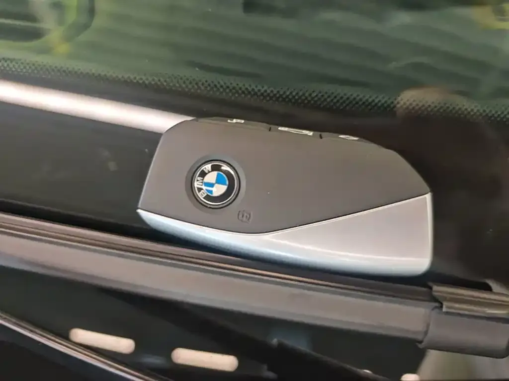 BMW iX1 — фото 2