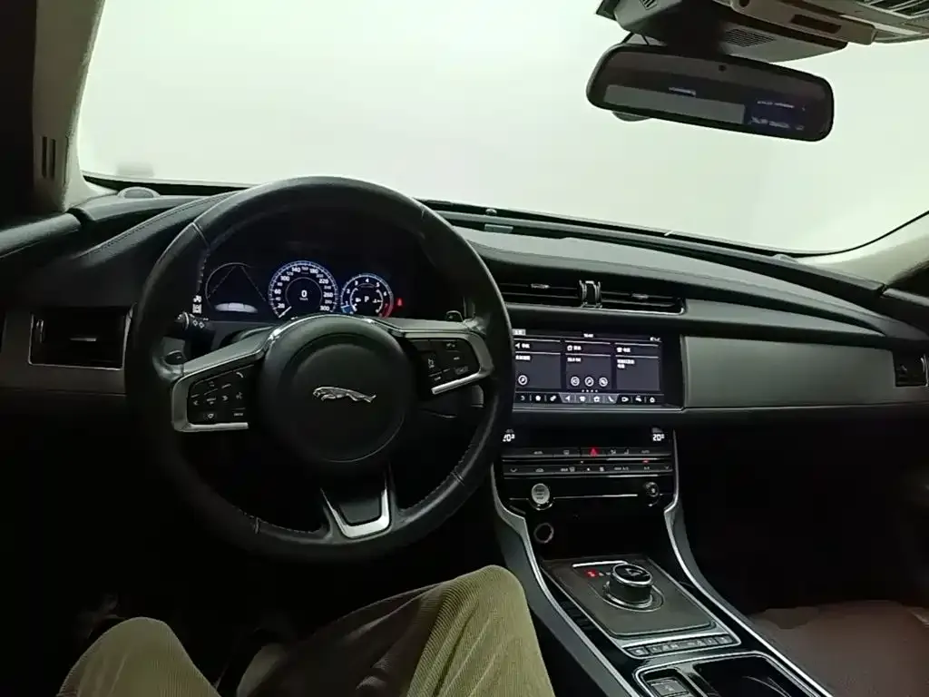 Jaguar XFL — фото 10