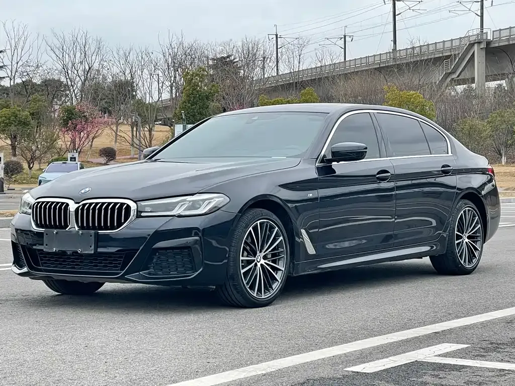 BMW 5 Series — фото 1
