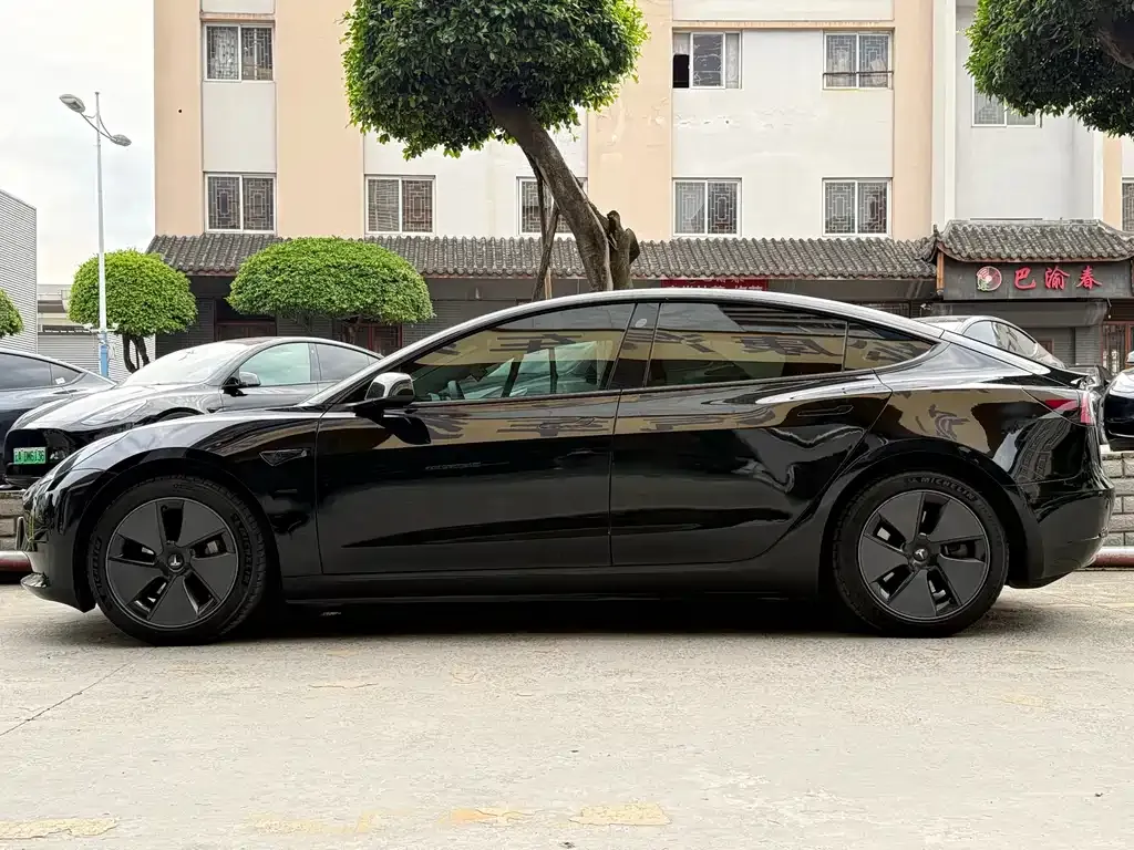 Tesla Model 3 — фото 5