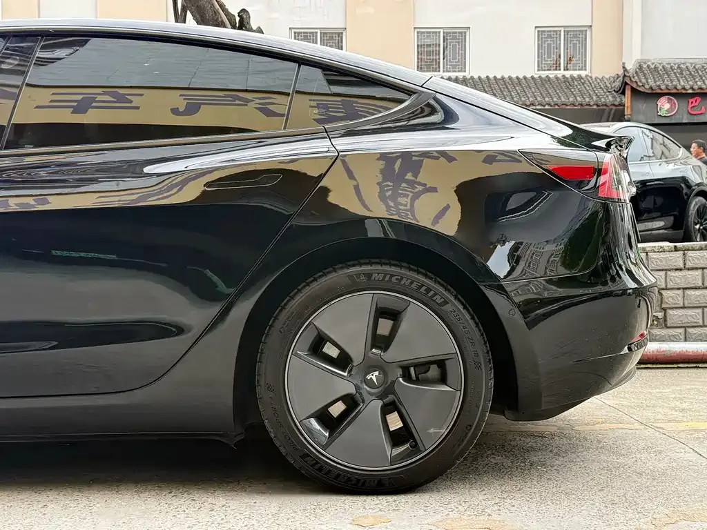 Tesla Model 3 — фото 7