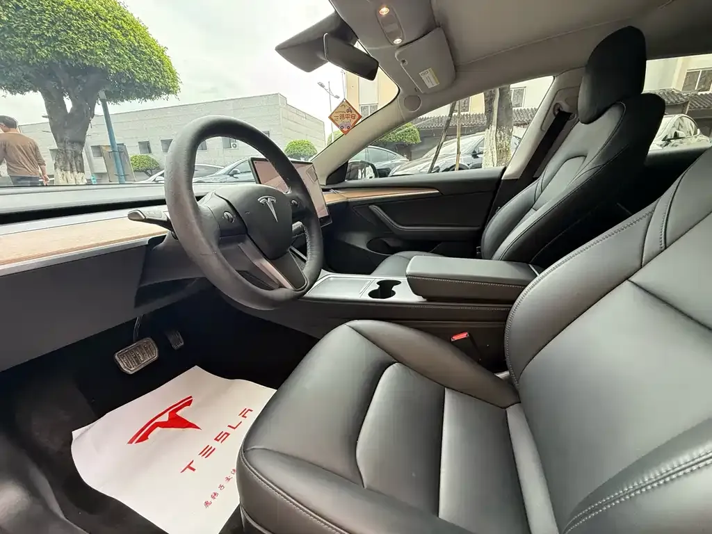 Tesla Model 3 — фото 8