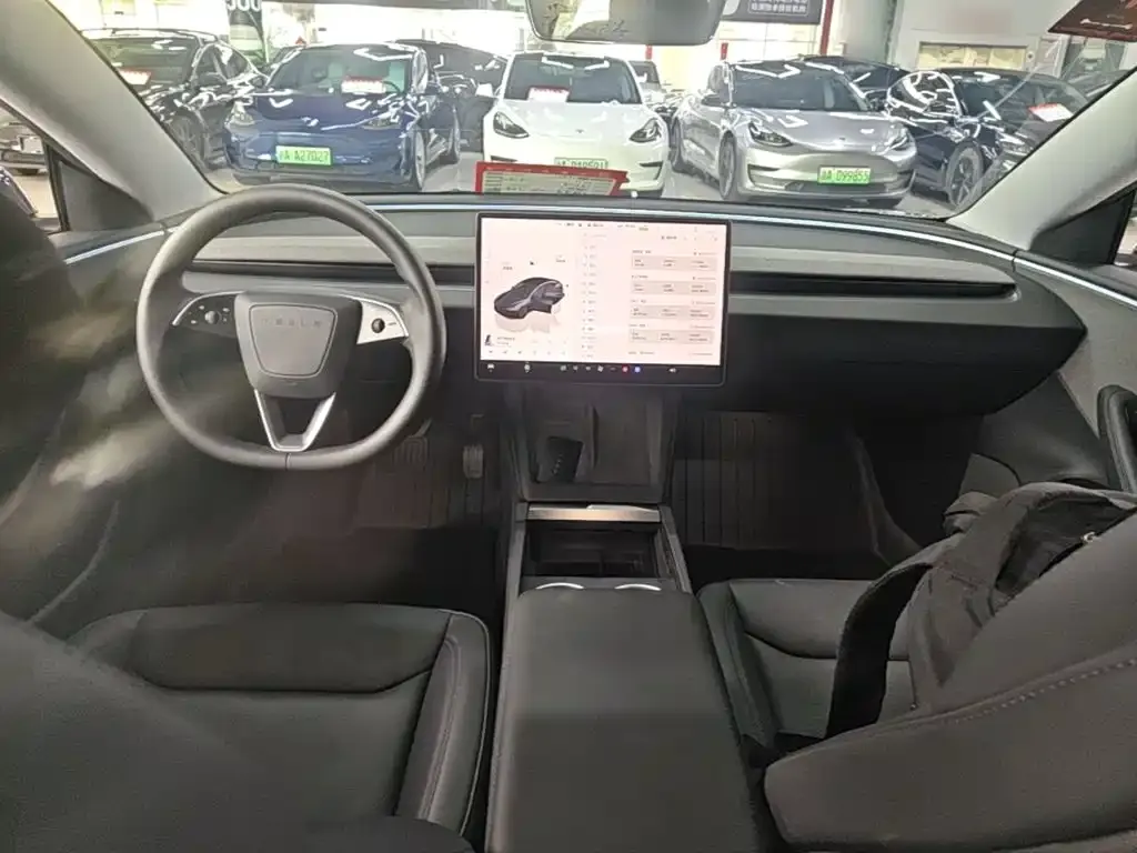 Tesla Model 3 — фото 7