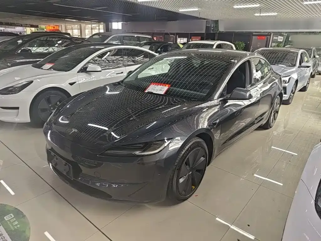 Tesla Model 3 — фото 10