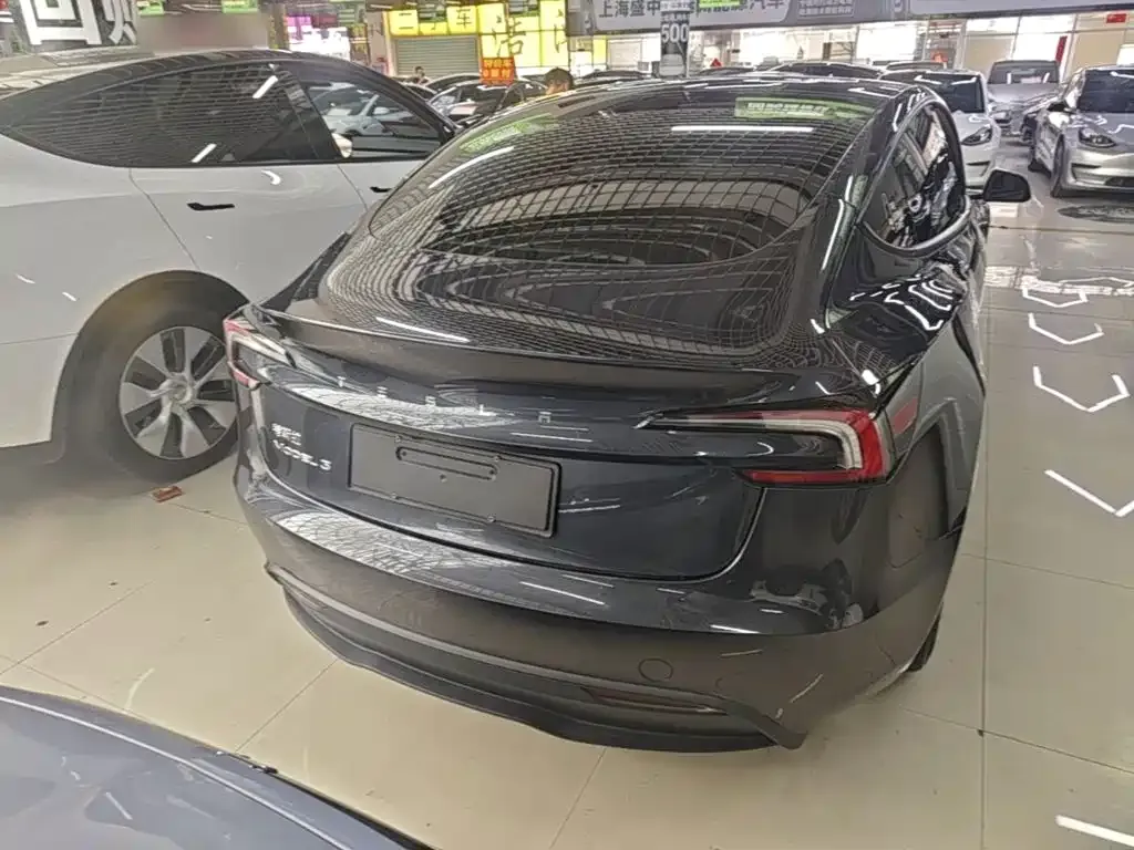 Tesla Model 3 — фото 4