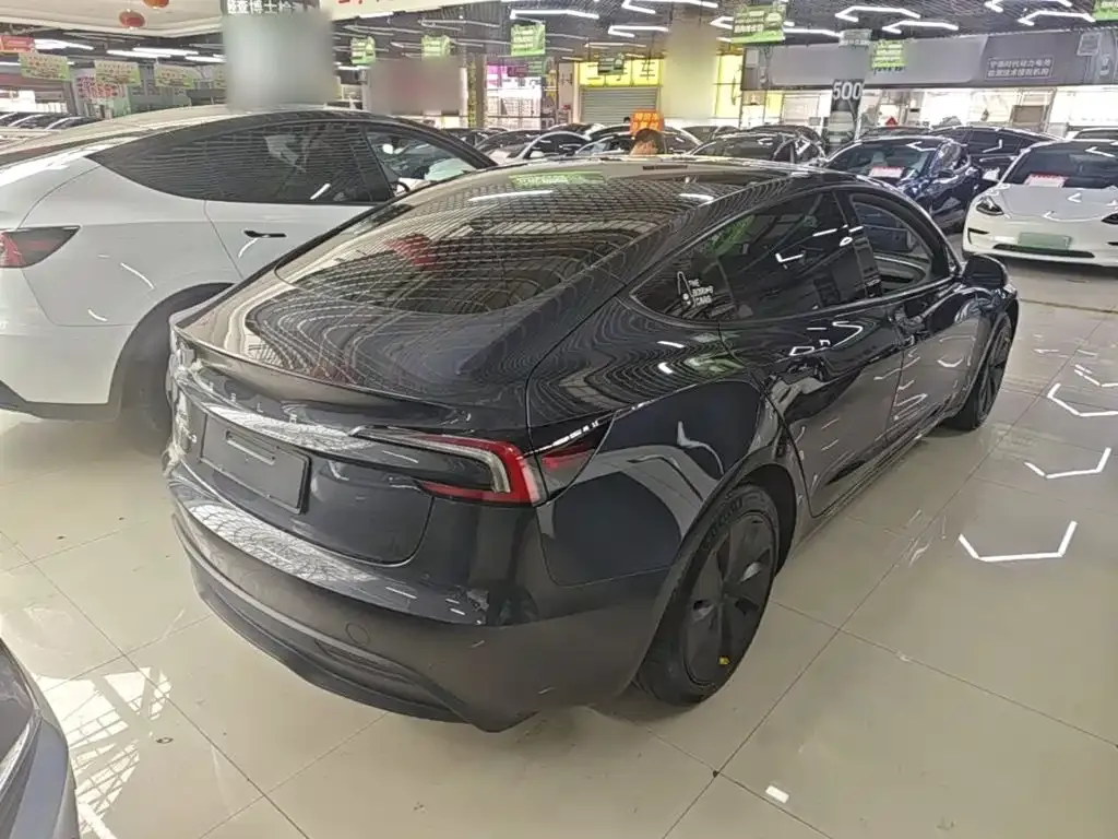 Tesla Model 3 — фото 8