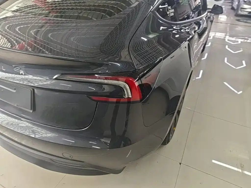 Tesla Model 3 — фото 9
