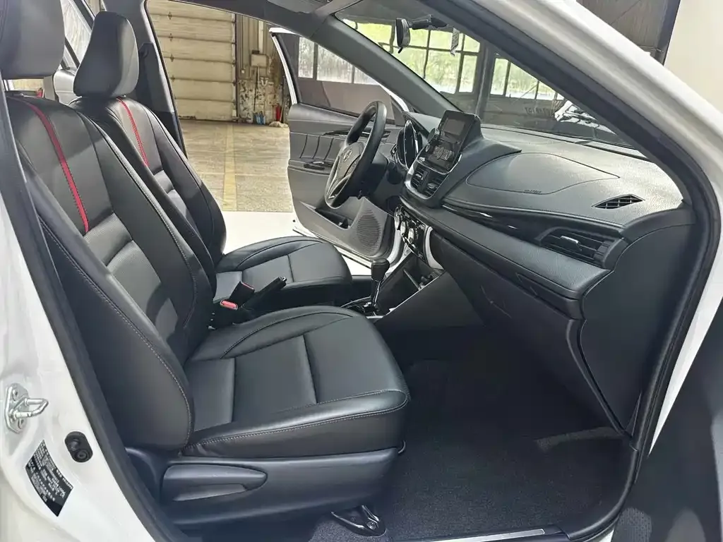 Toyota Yaris L — фото 9