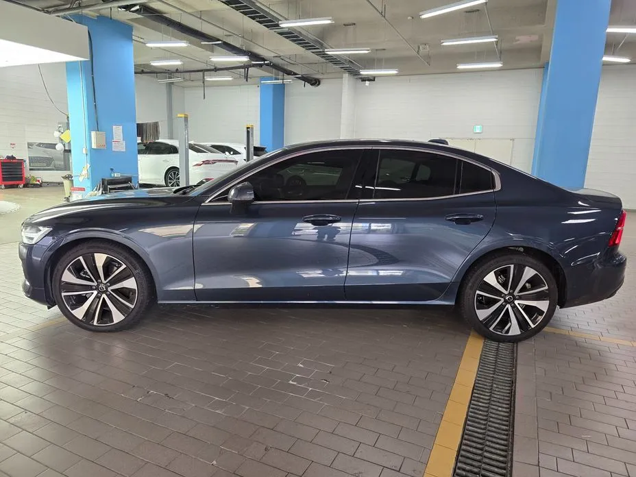 Volvo S60 2024 из KR, фото 5