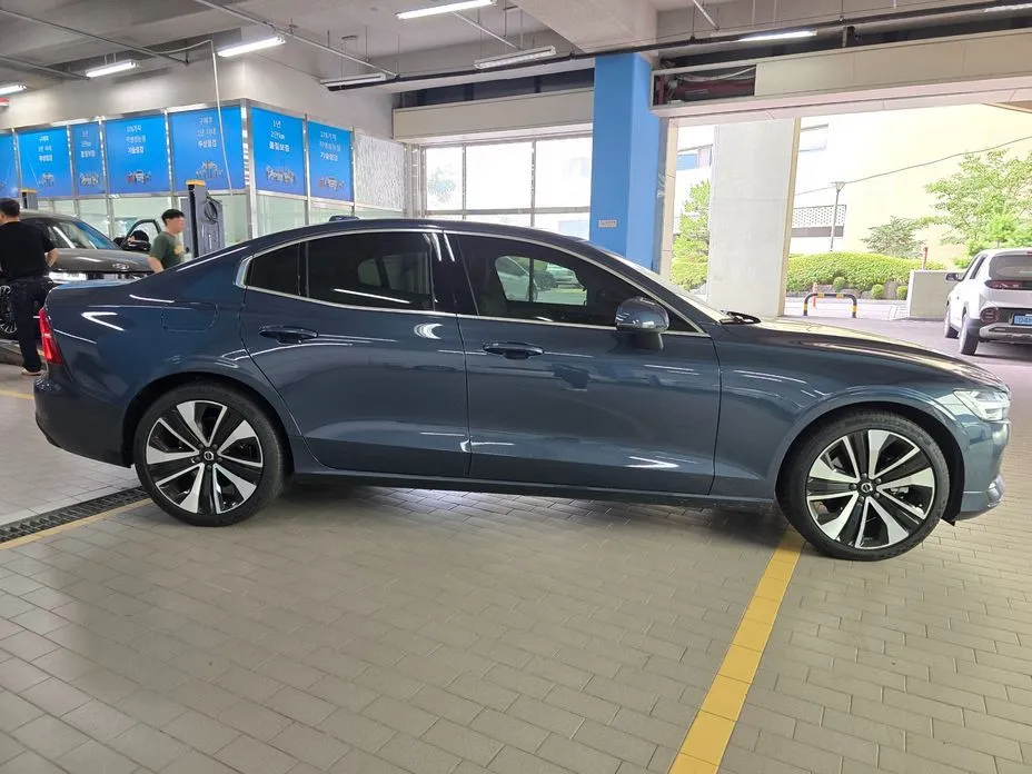 Volvo S60 2024 из KR, фото 3