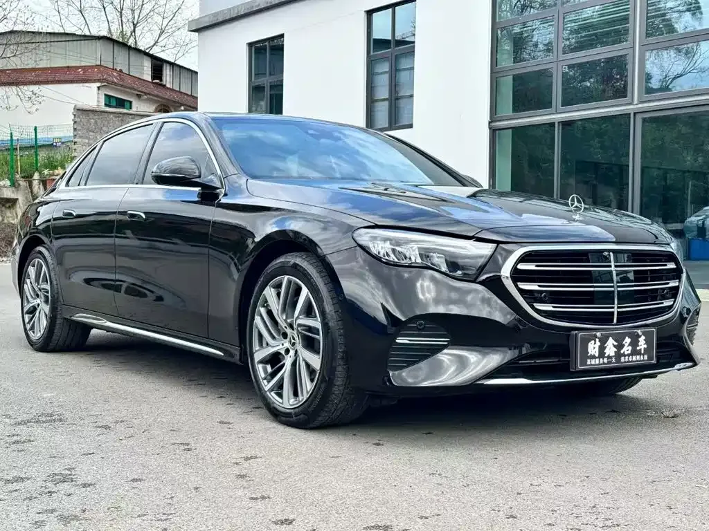 Mercedes-Benz E-Class — фото 9