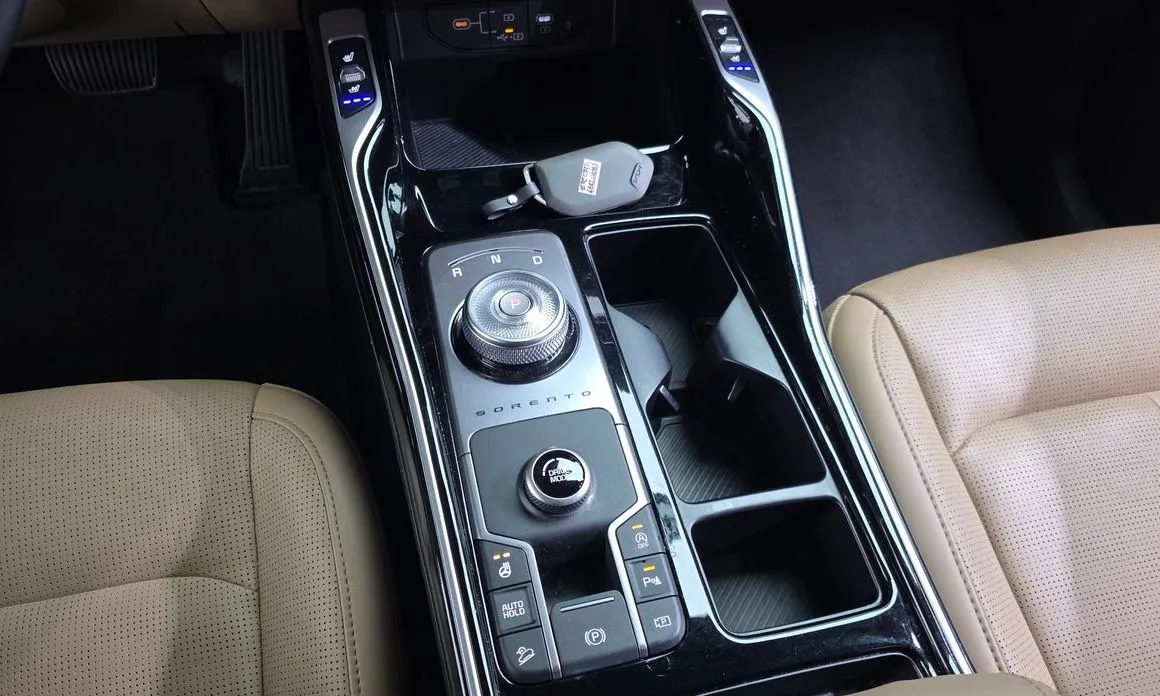 Kia Sorento — фото 9