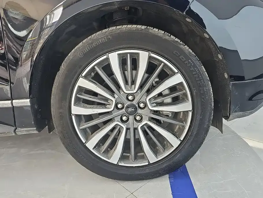 Ford Edge — фото 9