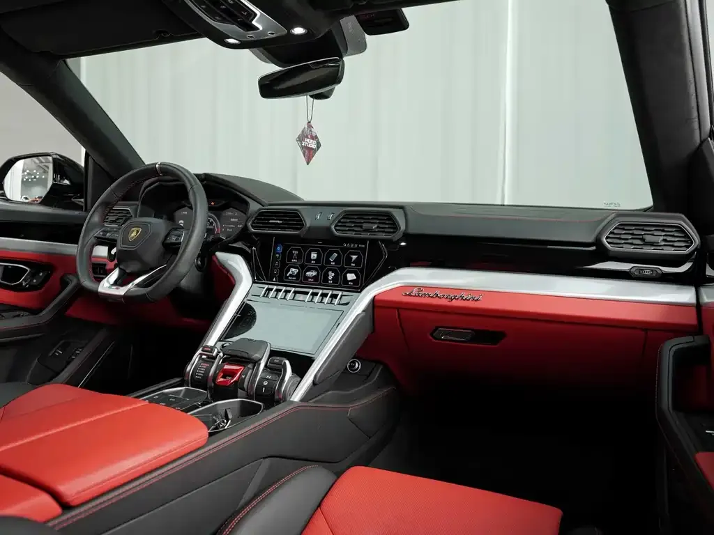 Lamborghini Urus — фото 9