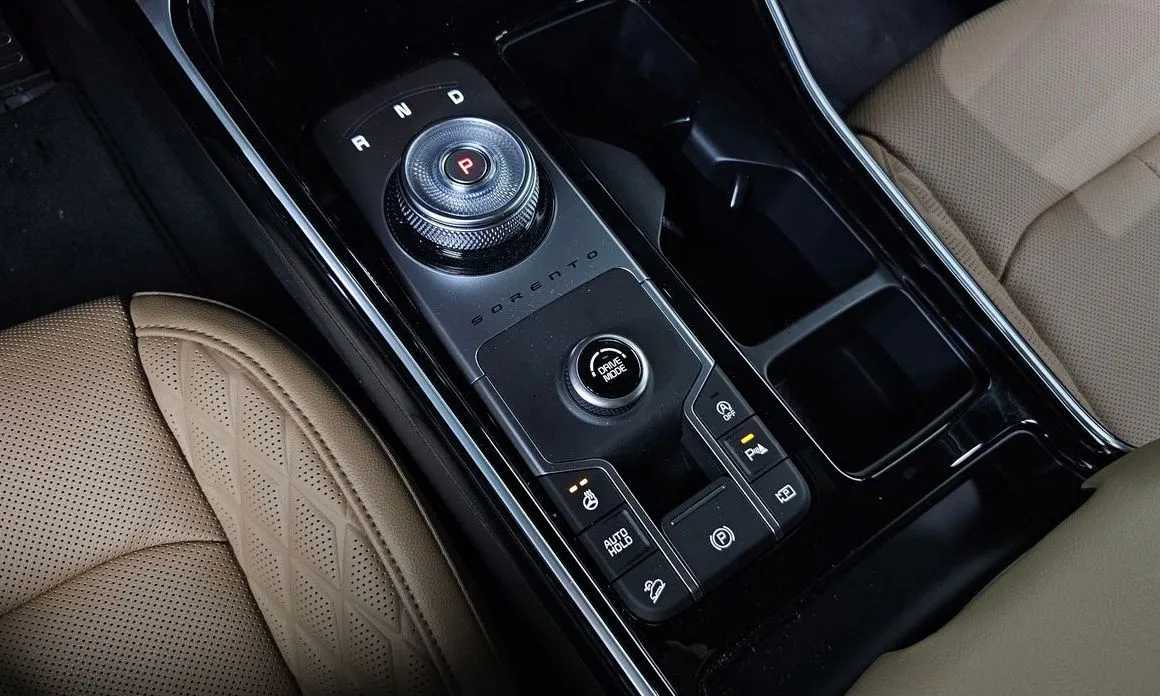 Kia Sorento — фото 8