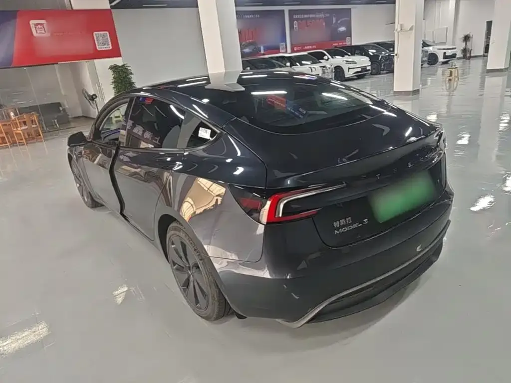 Tesla Model 3 — фото 4