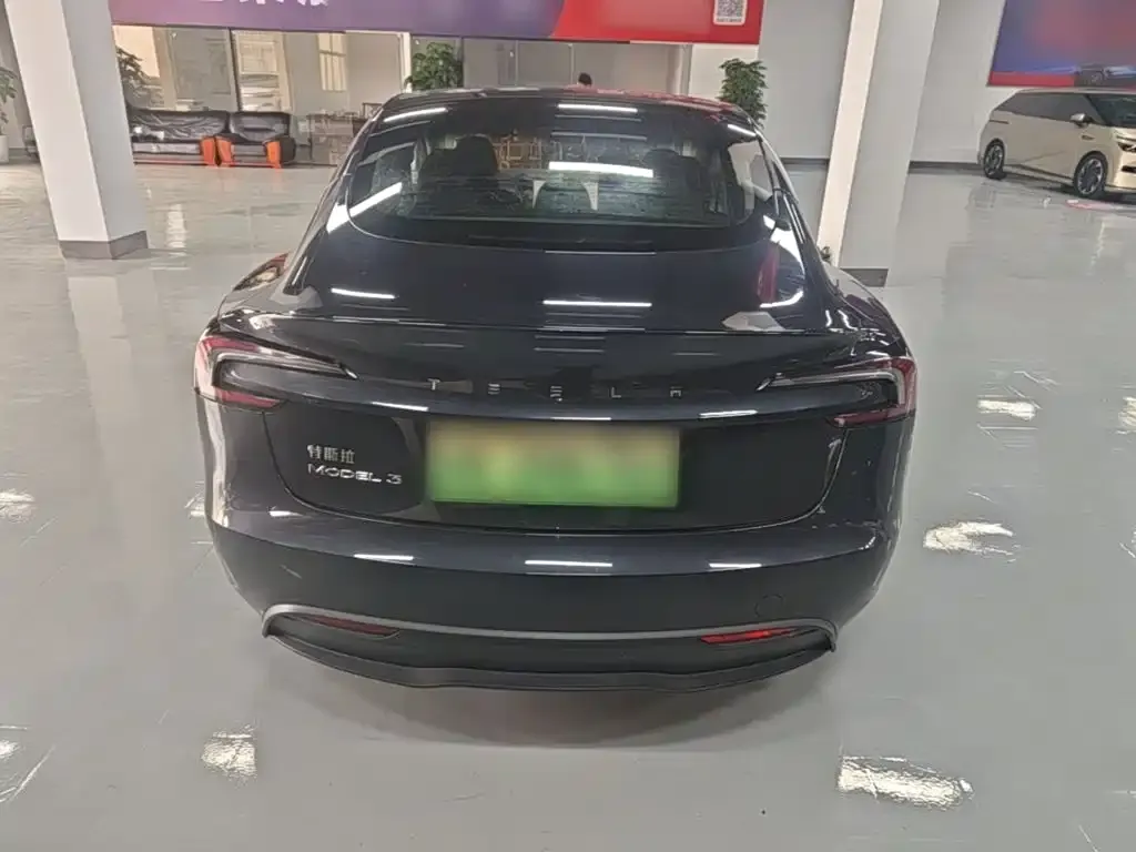 Tesla Model 3 — фото 2