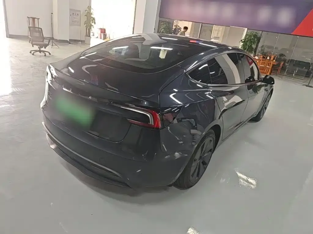 Tesla Model 3 — фото 7