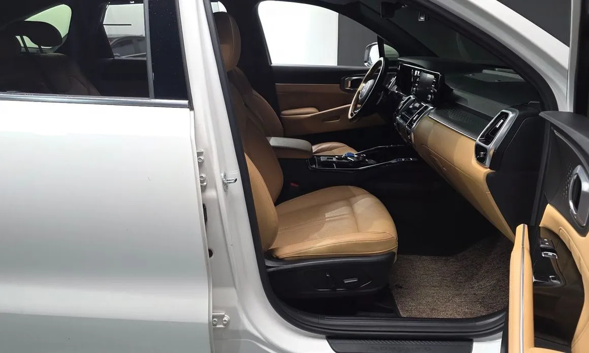 Kia Sorento — фото 7