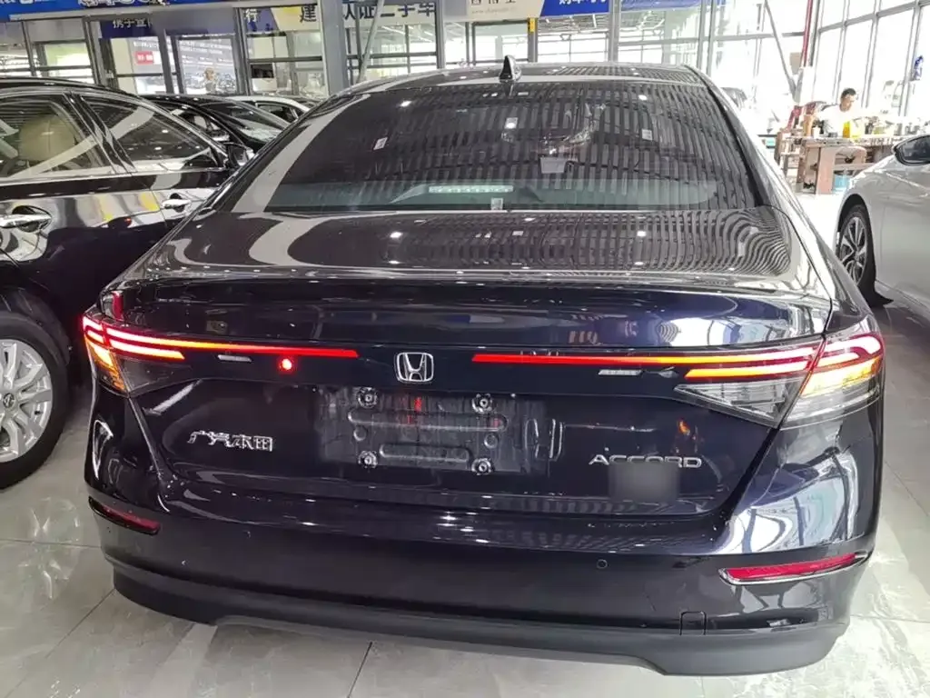 Honda Accord — фото 7