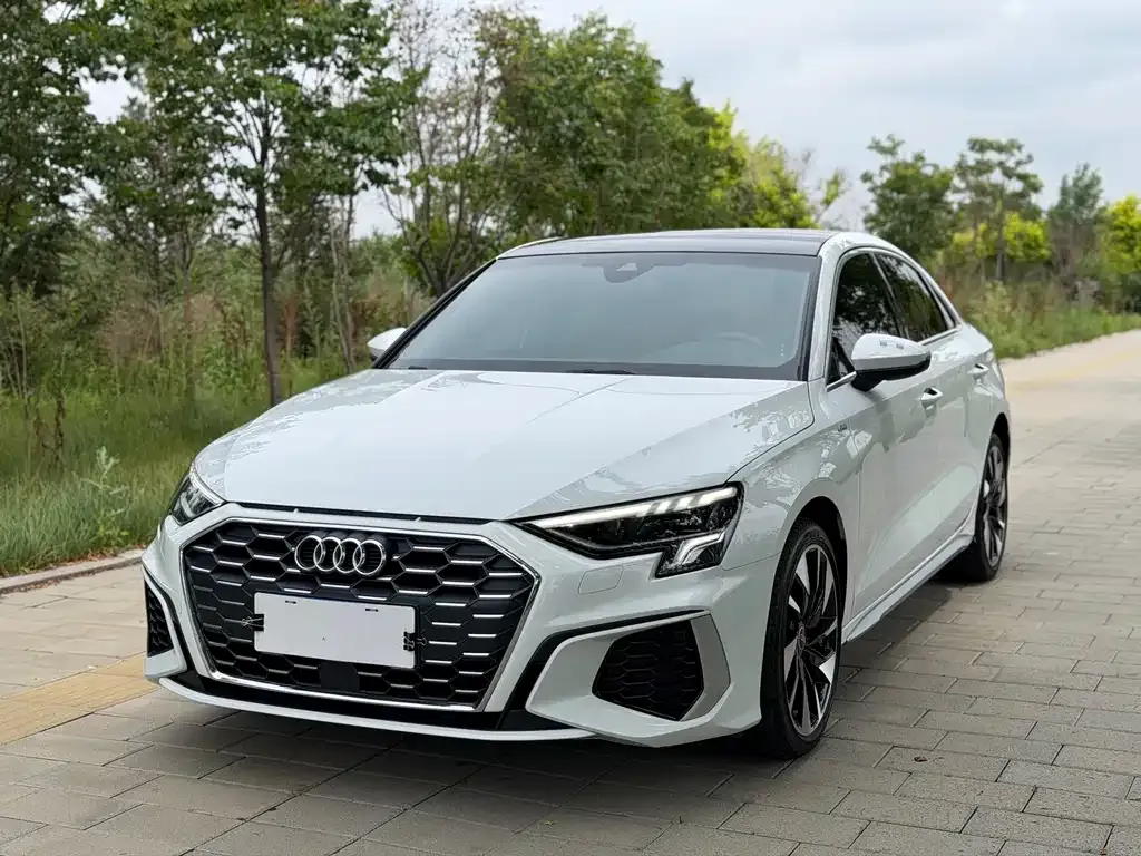 Audi A3 — фото 1