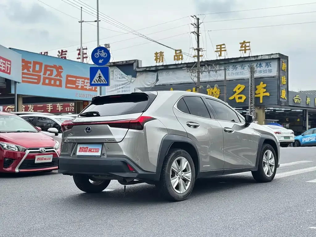 Lexus UX — фото 7