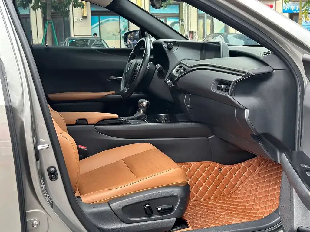 Lexus UX — фото 9