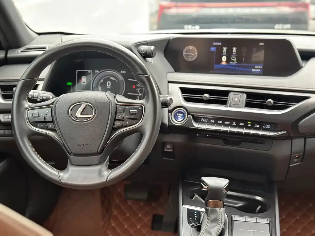 Lexus UX — фото 8