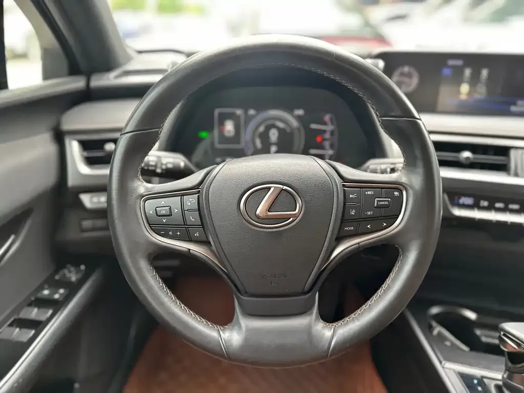 Lexus UX — фото 2