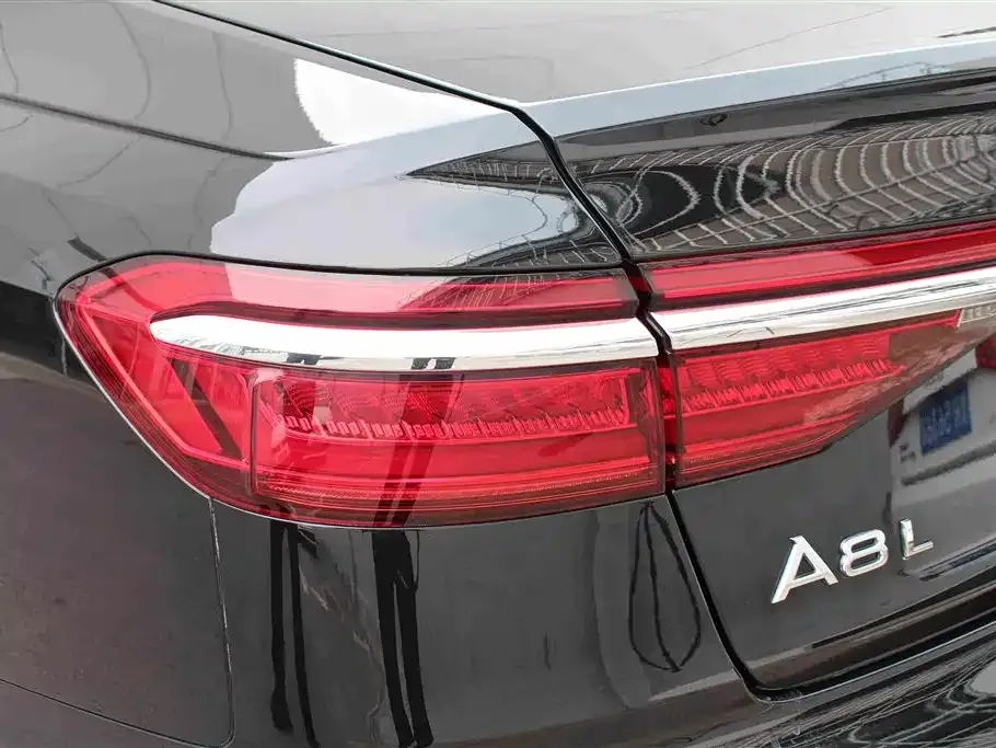 Audi A8 — фото 9