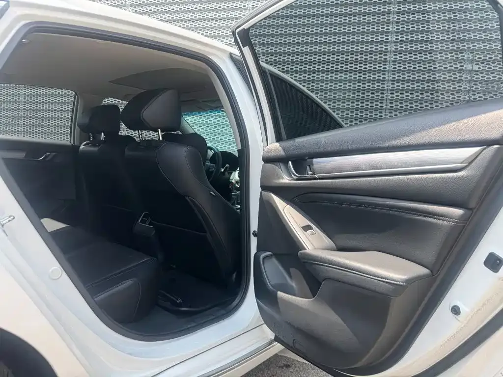 Honda Accord — фото 8