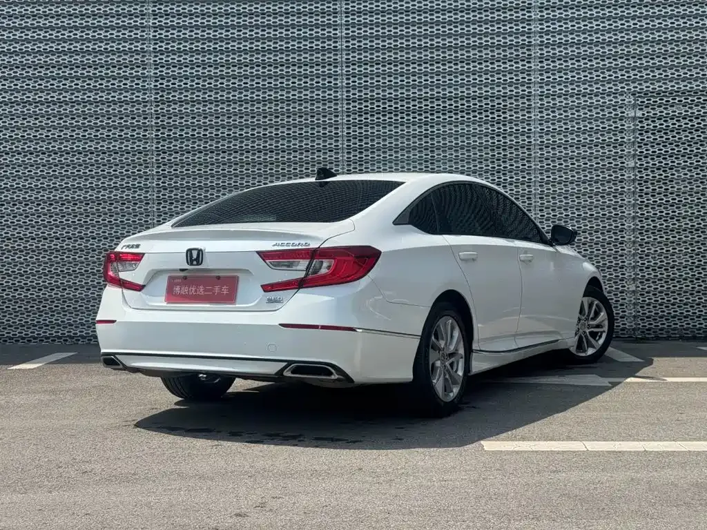 Honda Accord — фото 9
