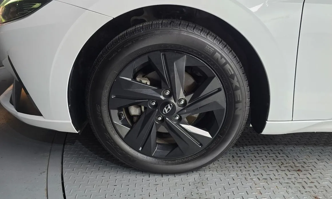 Hyundai AVANTE — фото 10