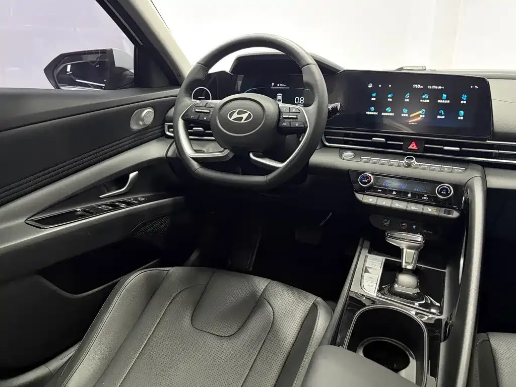 Hyundai Elantra — фото 6