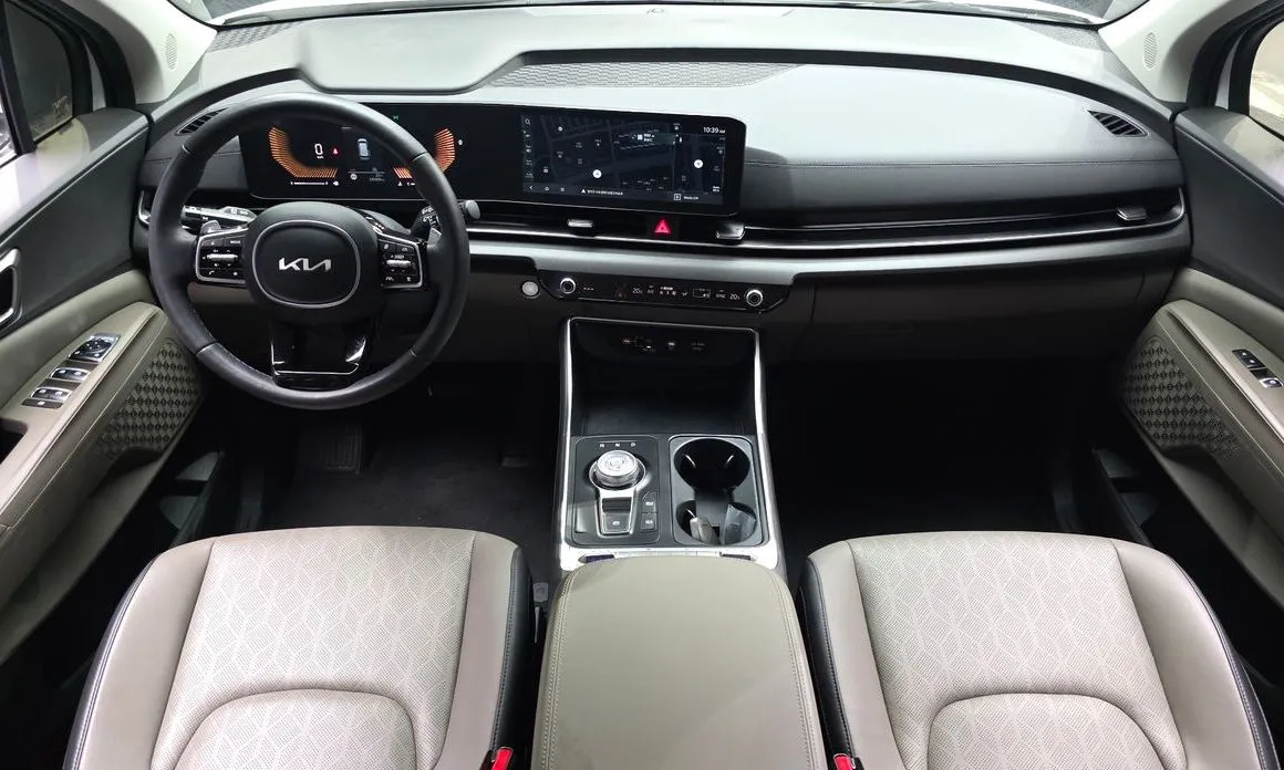 Kia Carnival — фото 10