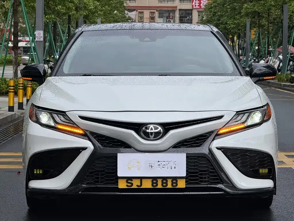 Toyota Camry — фото 7
