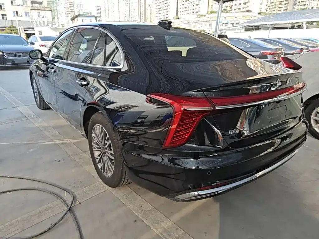 Hongqi H5 — фото 9
