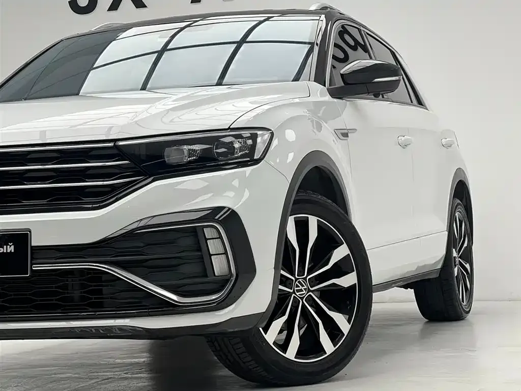 Volkswagen T-Roc — фото 9
