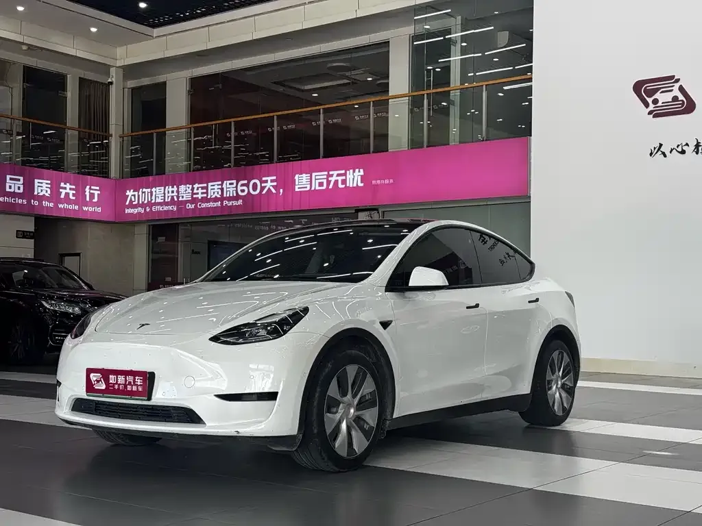 Tesla Model Y — фото 1