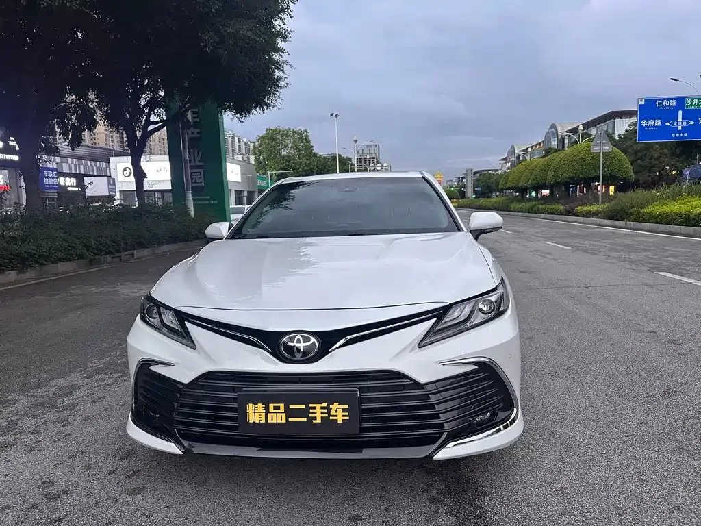 Toyota Camry — фото 9