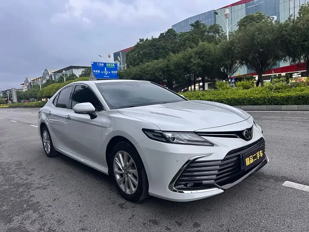 Toyota Camry — фото 8