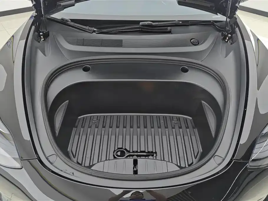 Tesla Model 3 — фото 10