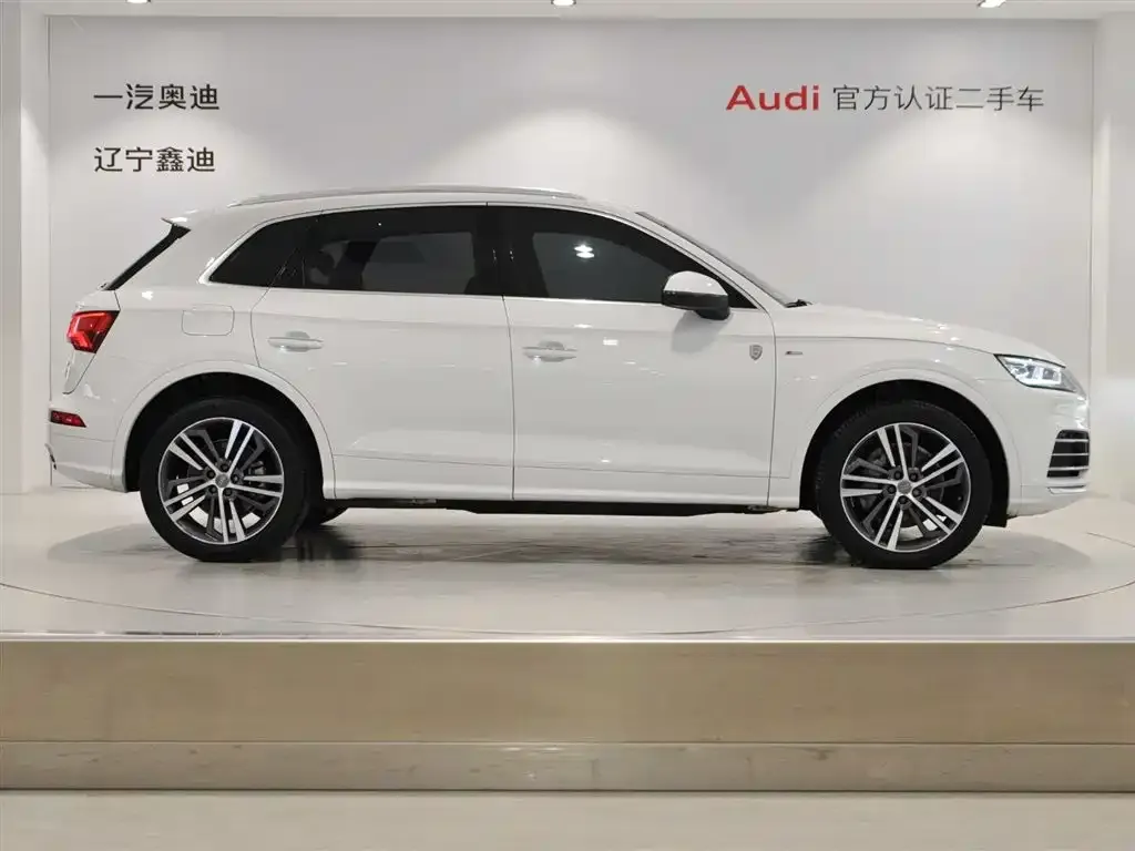 Audi Q5L — фото 5