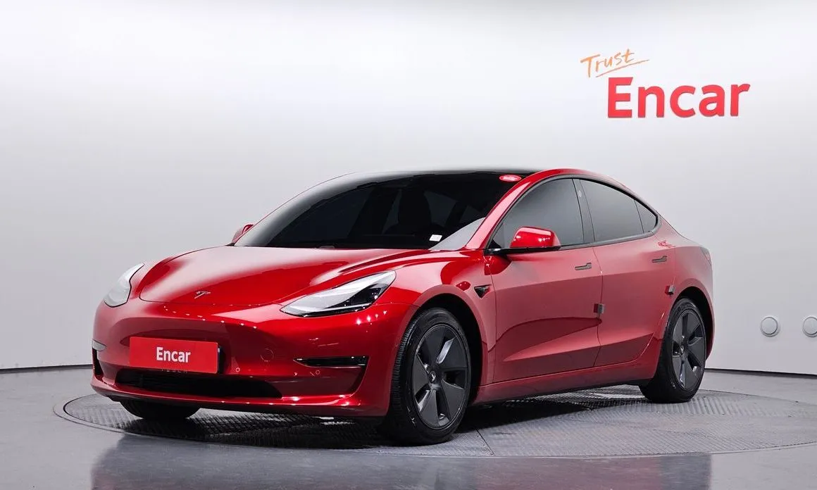 Tesla Model 3 — фото 1